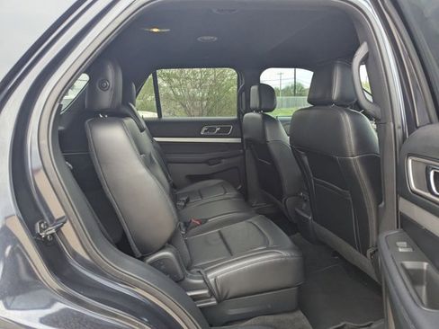Used 2017 Ford Explorer XLT w/ Equipment Group 202A image 15