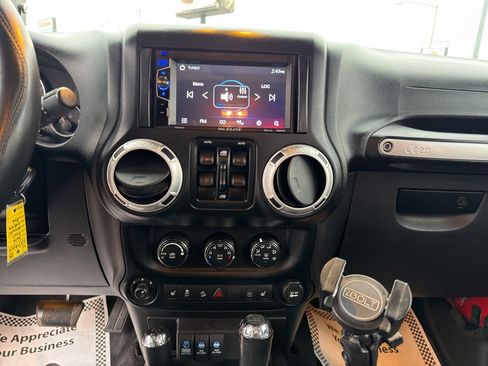 Used 2014 Jeep Wrangler Unlimited Sahara w/ Connectivity Group image 19