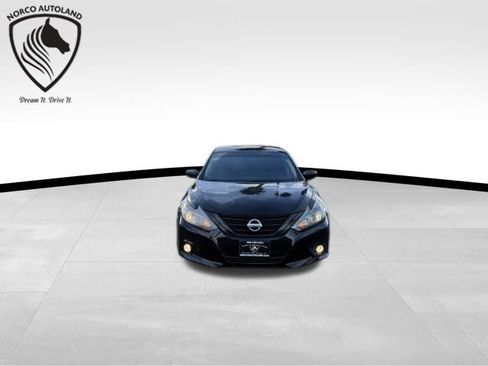 Used 2018 Nissan Altima 2.5 SR w/ SR Midnight Edition image 2