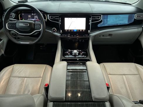 Used 2022 Jeep Wagoneer Series III w/ Rear Seat Video Group 1 image 18