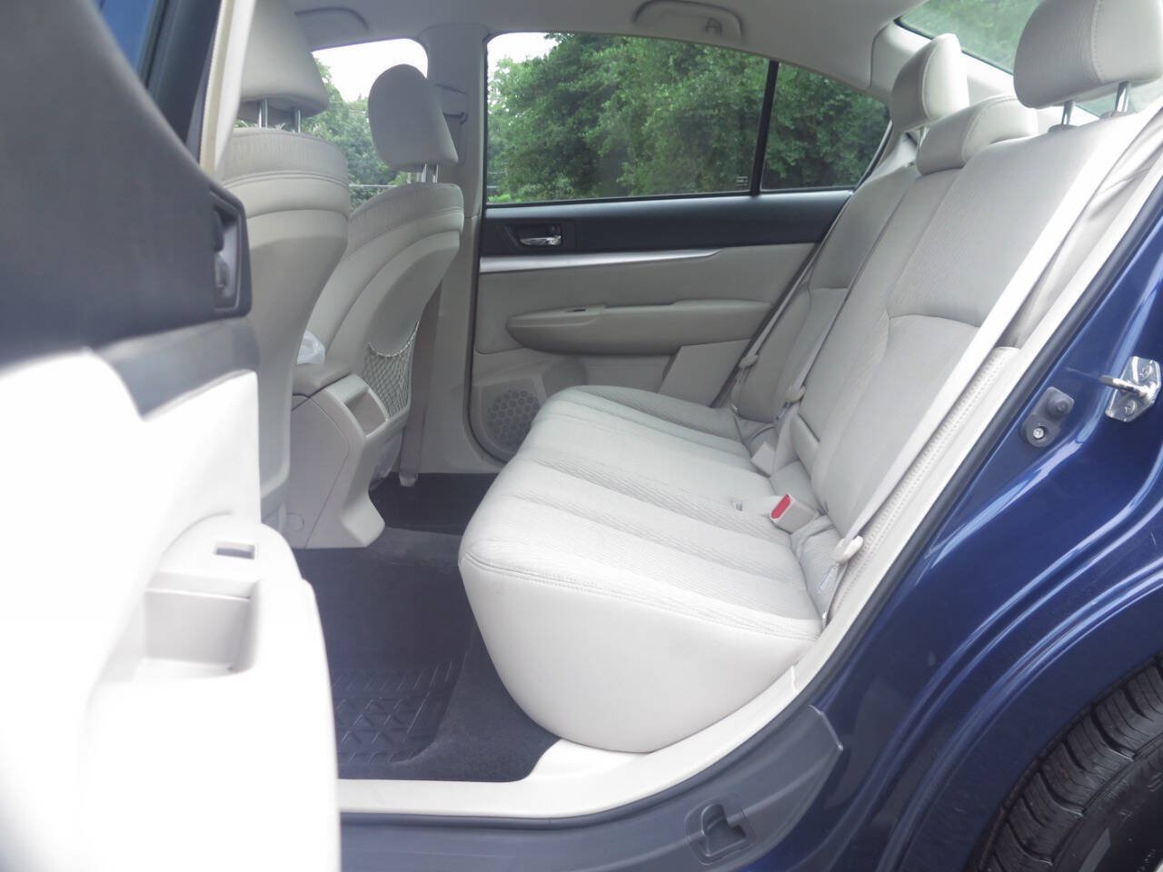 Used 2011 Subaru Legacy 2.5i AWD/4WD image 12