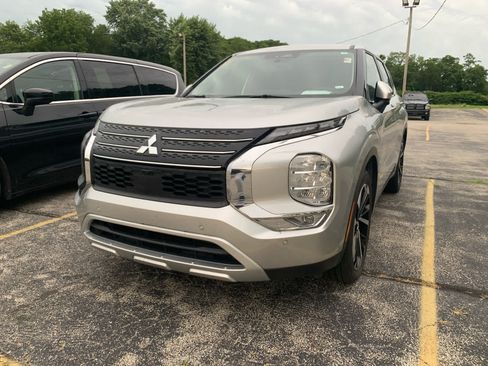 Used 2024 Mitsubishi Outlander SE FWD image 2