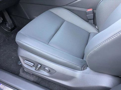 New 2025 Toyota Crown Signia image 4