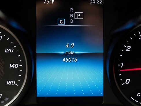 Used 2022 Mercedes-Benz GLC 300 image 18