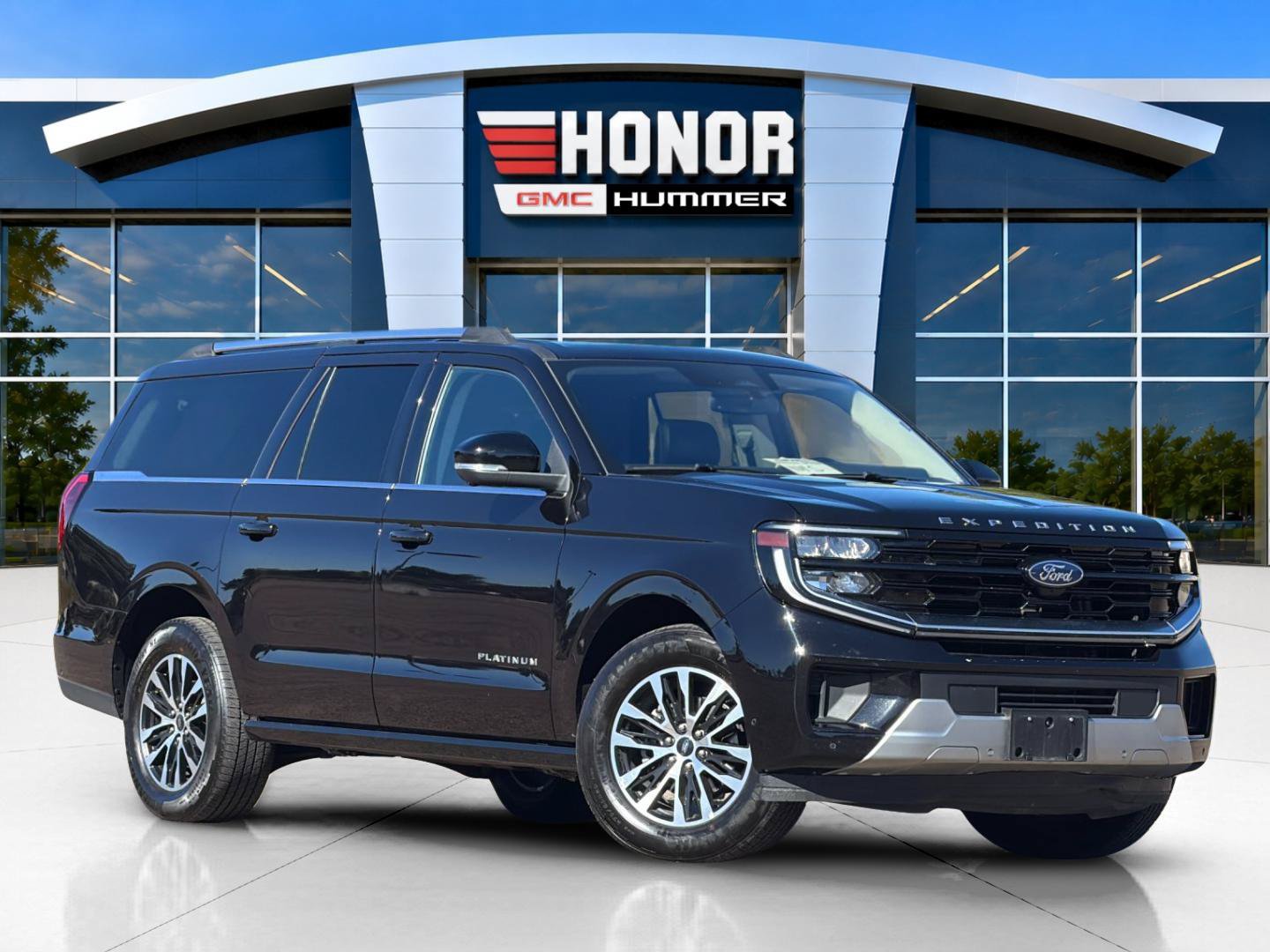 Used 2025 Ford Expedition Max Platinum AWD/4WD image 2