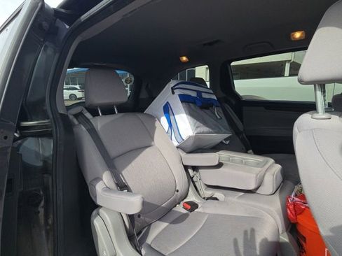 Used 2018 Honda Odyssey EX image 10