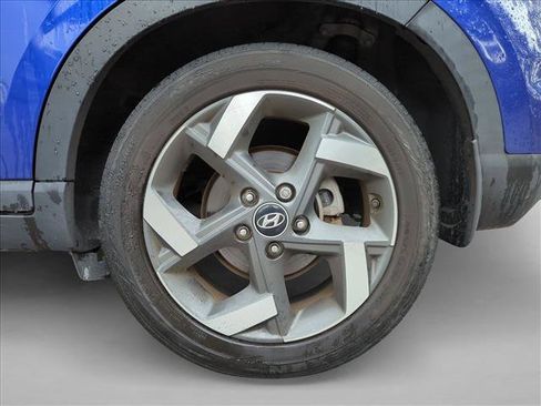 Used 2023 Hyundai Venue SEL FWD image 13