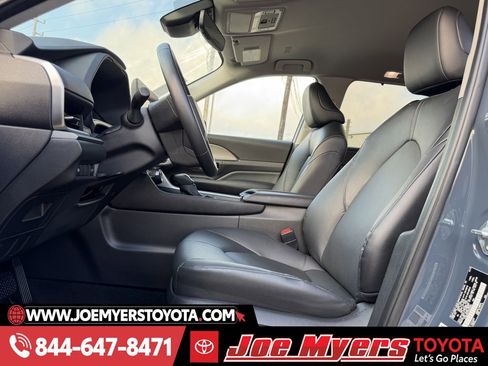 Used 2025 Toyota Grand Highlander FWD image 27