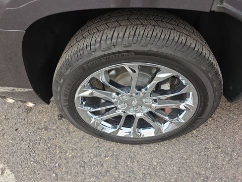 Used 2018 Chevrolet Tahoe Premier AWD/4WD image 43