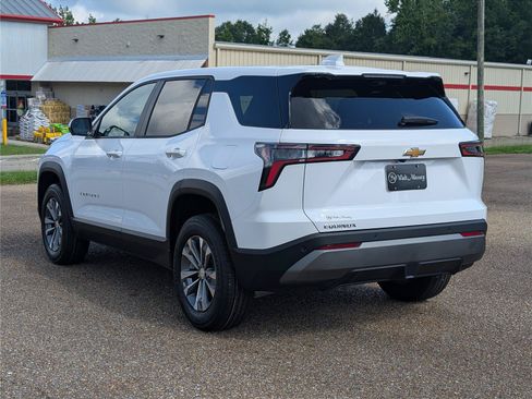 New 2026 Chevrolet Equinox LT w/ Convenience Package II FWD image 3
