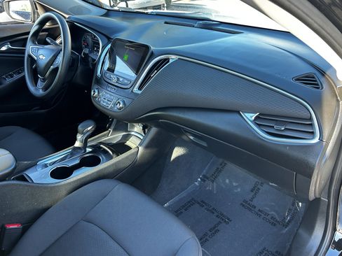 Used 2021 Chevrolet Malibu LT image 11