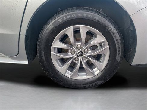 Used 2023 Toyota Sienna XLE image 14