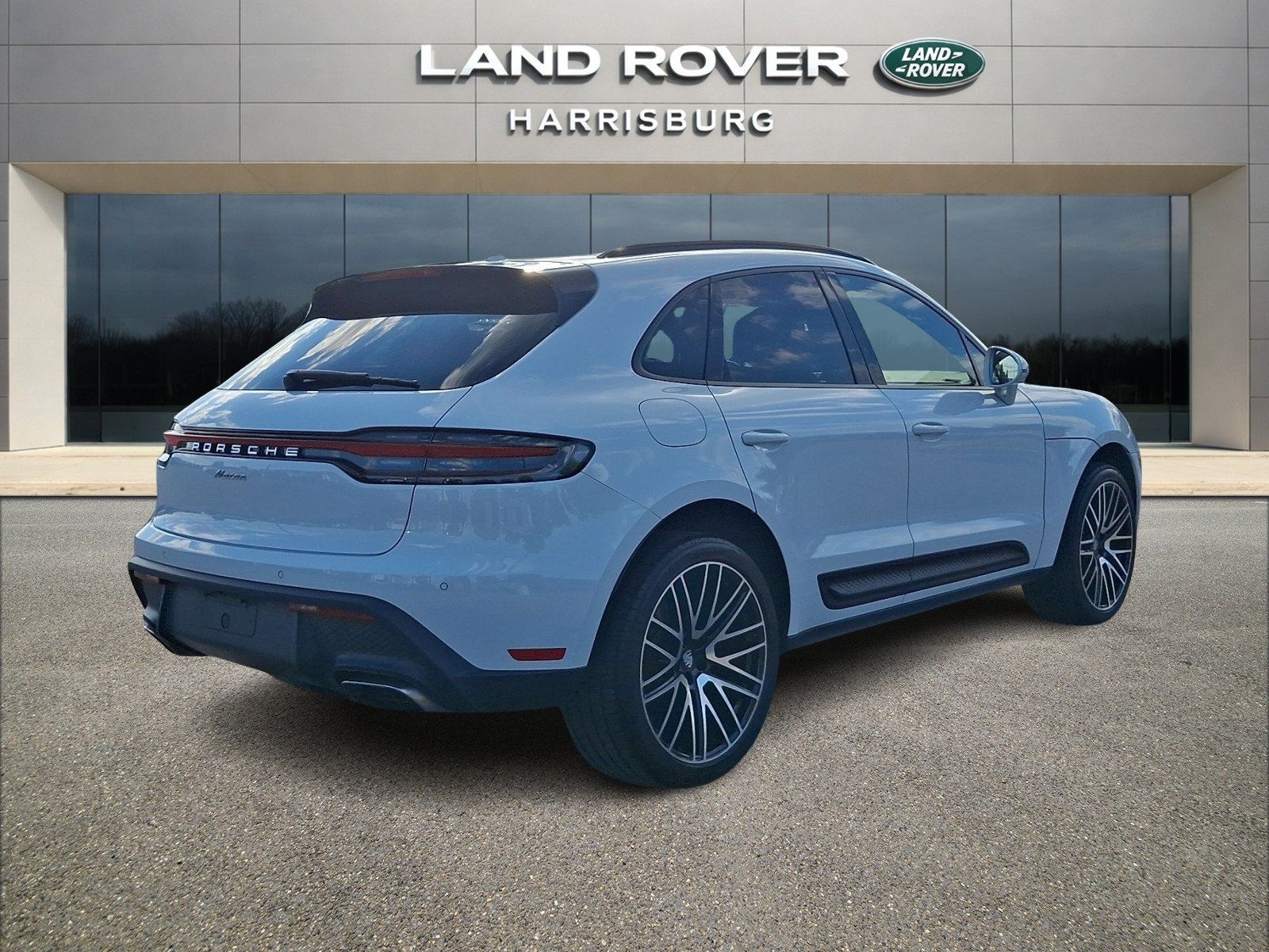 Used 2022 Porsche Macan AWD/4WD image 4