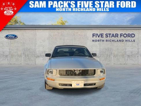 Used 2007 Ford Mustang Deluxe image 3