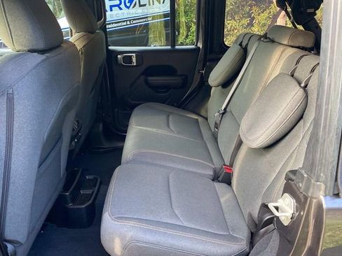 Used 2024 Jeep Wrangler Unlimited w/ Convenience Group image 9