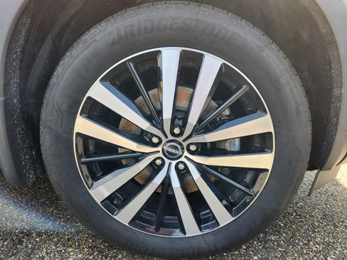 Used 2023 Nissan Pathfinder Platinum AWD/4WD image 6