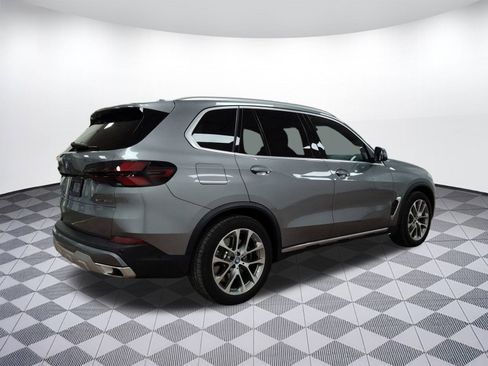 Used 2025 BMW X5 xDrive50e w/ Parking Assistance Package image 8