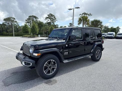 Used 2023 Jeep Wrangler Unlimited Sahara w/ Cold Weather Group AWD/4WD image 7