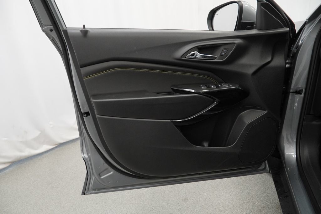 New 2026 Chevrolet Trax LT w/ Driver Confidence Package FWD image 22