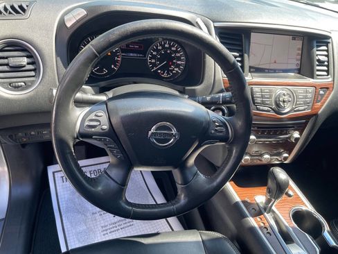 Used 2017 Nissan Pathfinder Platinum FWD image 15