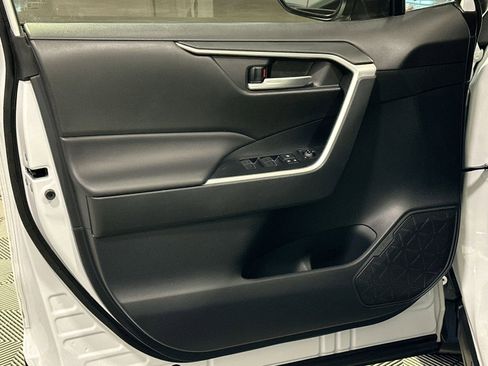 Used 2024 Toyota RAV4 SE image 15