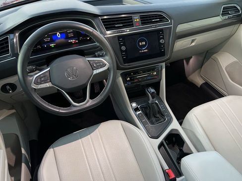 Certified 2023 Volkswagen Tiguan SE w/ Panoramic Sunroof Package image 13