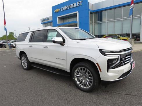 New 2025 Chevrolet Suburban Premier image 3