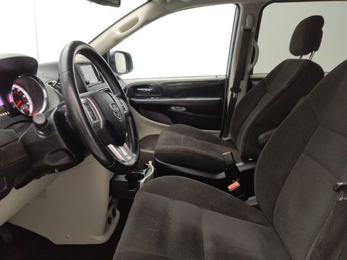 Used 2018 Dodge Grand Caravan SE w/ UConnect Hands-Free Group image 17