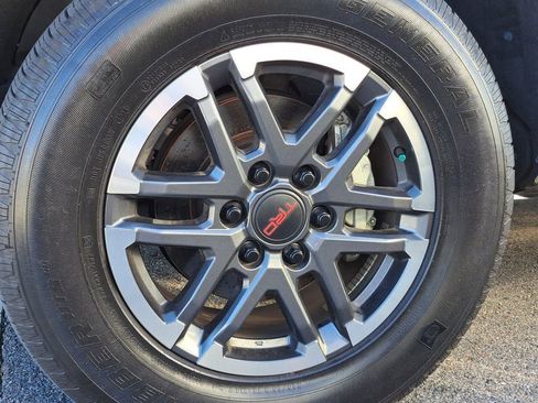 Used 2024 Toyota Tacoma TRD Sport image 11