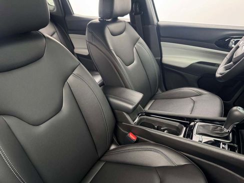 New 2026 Jeep Compass Limited image 18