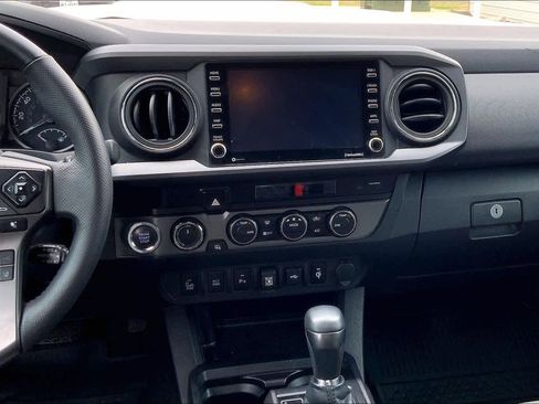 Used 2023 Toyota Tacoma TRD Sport w/ Technology Package image 7