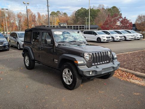 Used 2018 Jeep Wrangler Unlimited Sport S image 3