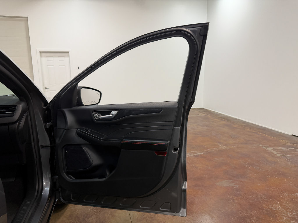 Used 2025 Ford Escape ST-Line Select AWD/4WD image 60