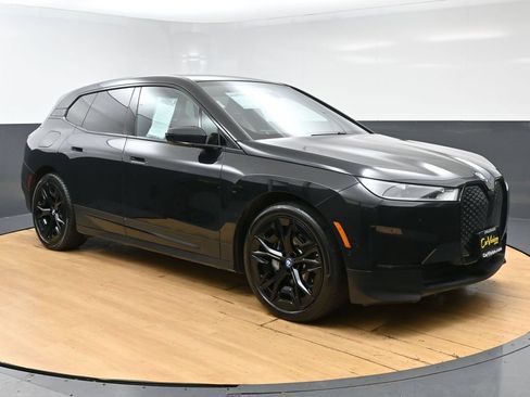 Used 2023 BMW iX xDrive50 w/ Premium Package AWD/4WD image 3