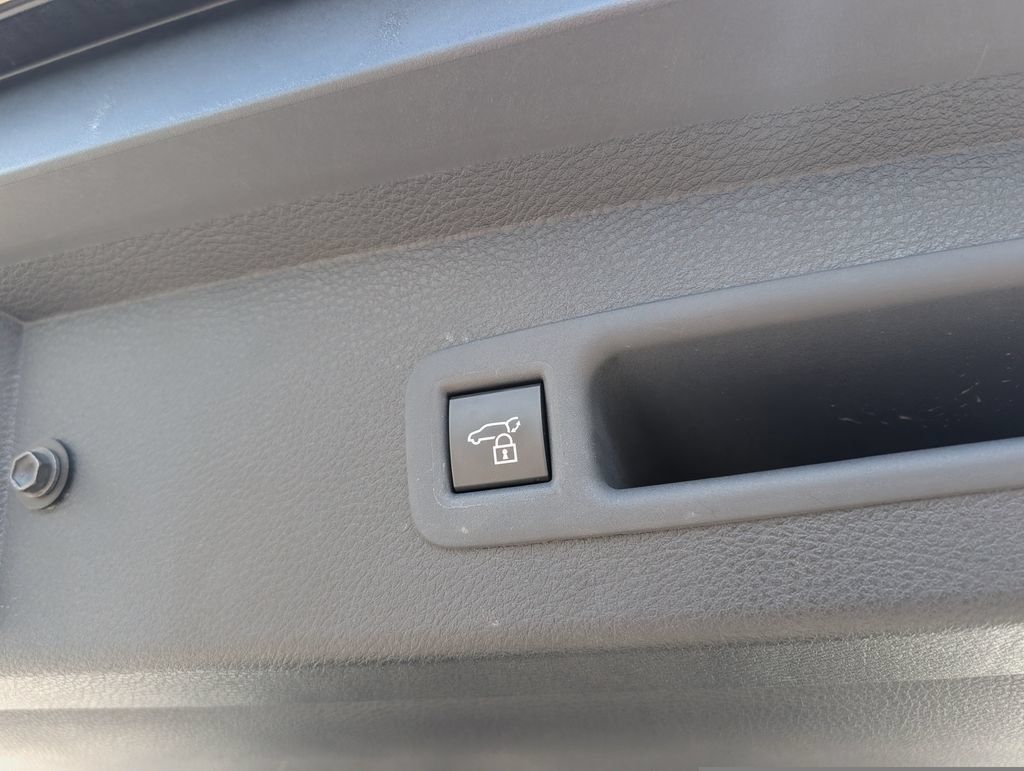 Used 2025 Toyota Sienna XLE w/ XLE Plus Package FWD image 33