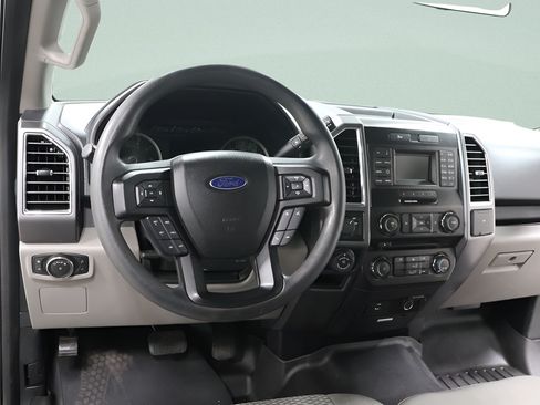 Used 2016 Ford F150 XLT w/ Trailer Tow Package RWD image 9
