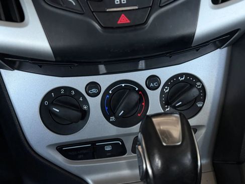Used 2013 Ford Focus SE FWD image 29