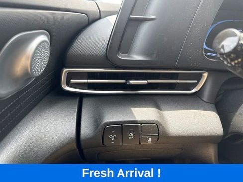 Used 2024 Hyundai Elantra SE FWD image 8