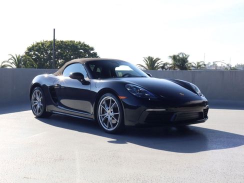 Certified 2021 Porsche 718 Boxster w/ Premium Package RWD image 8