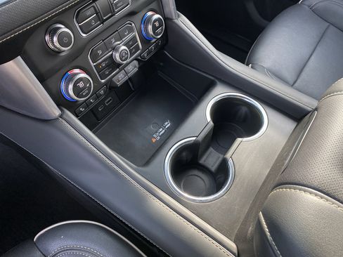 Used 2023 GMC Yukon SLT image 34