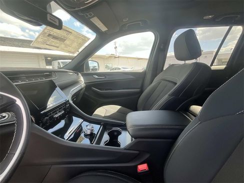 New 2025 Jeep Grand Cherokee Laredo X w/ Luxury Tech Group I image 10