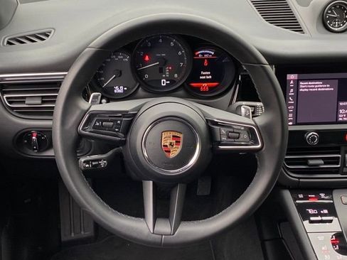 Certified 2024 Porsche Macan image 18