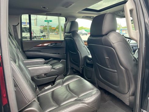 Used 2020 Cadillac Escalade ESV Luxury image 18