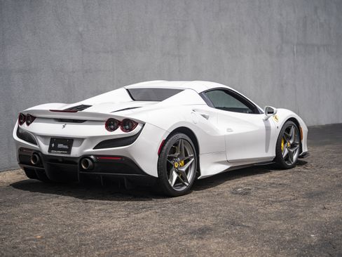 Certified 2021 Ferrari F8 Tributo RWD image 10