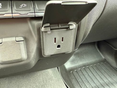 Used 2022 Chevrolet Silverado 1500 Custom image 26