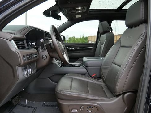 Used 2023 GMC Yukon XL Denali AWD/4WD image 11