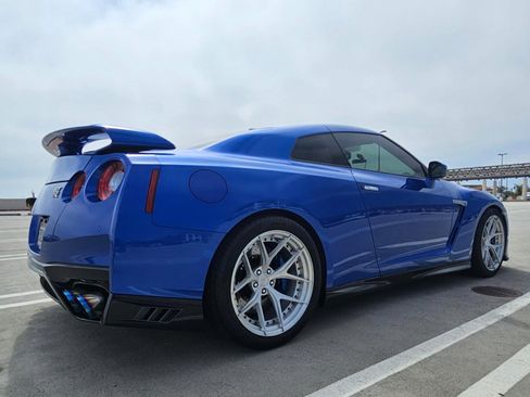 Used 2021 Nissan GT-R Premium AWD/4WD image 7