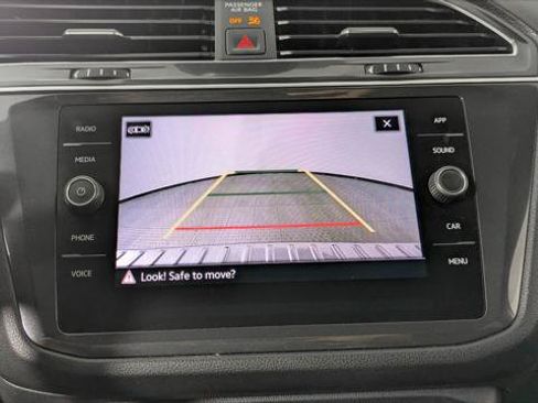 Used 2023 Volkswagen Tiguan SE R-Line FWD image 33