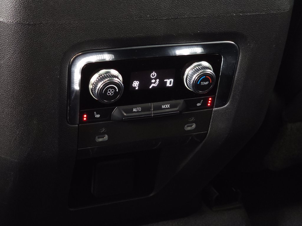 Used 2023 GMC Yukon XL SLT w/ SLT Luxury Package AWD/4WD image 37