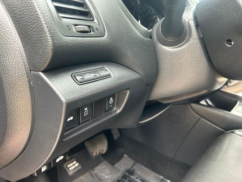 Used 2017 Nissan Altima 2.5 SL w/ 2.5 Technology Package FWD image 11